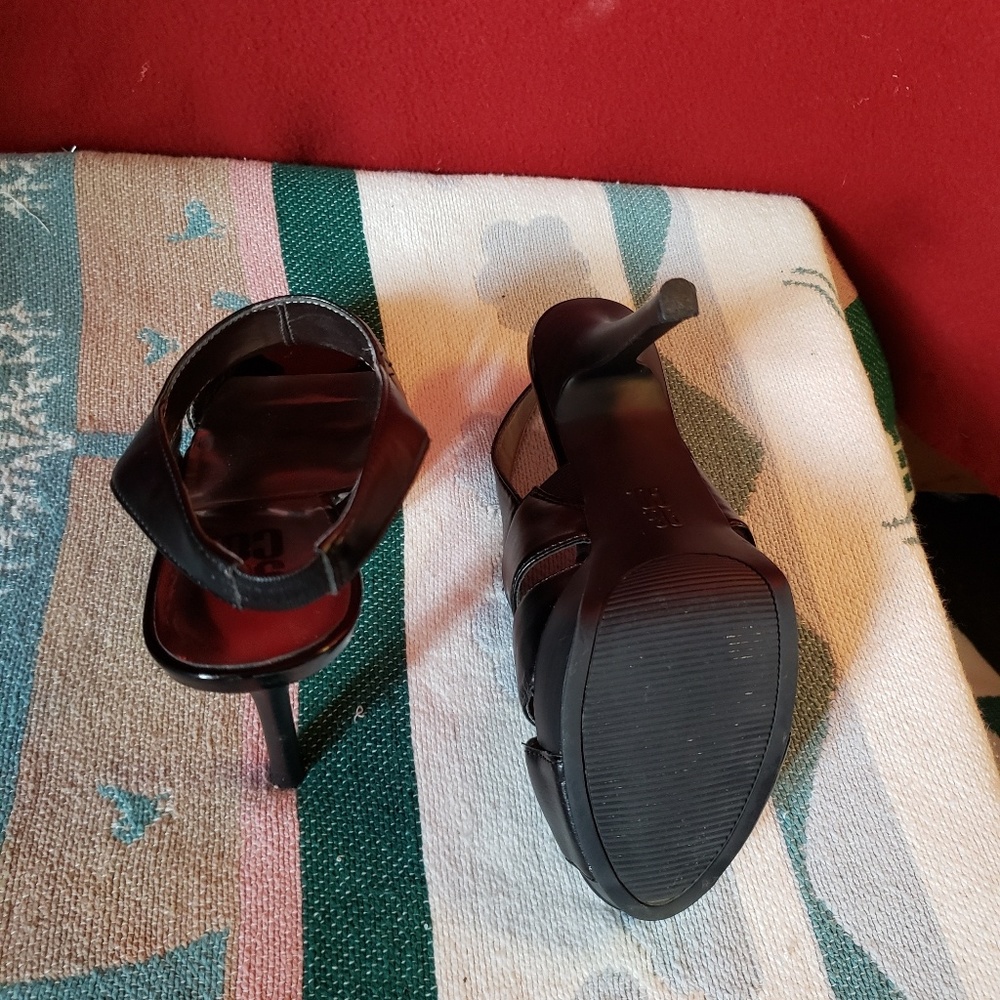 Shoes - Picture 4 of 4